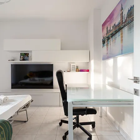 Guesthost - Corvetto M3 Bright With Balcony! Apartament
