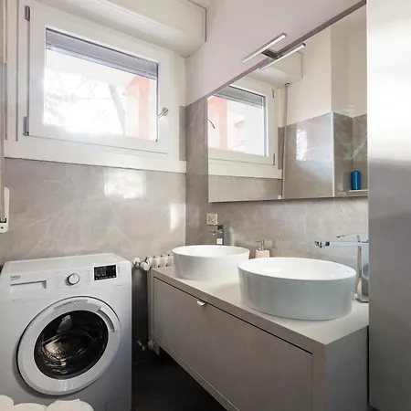 Guesthost - Corvetto M3 Bright With Balcony! Apartament