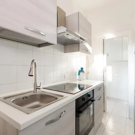 Guesthost - Corvetto M3 Bright With Balcony! Lejlighed Milano