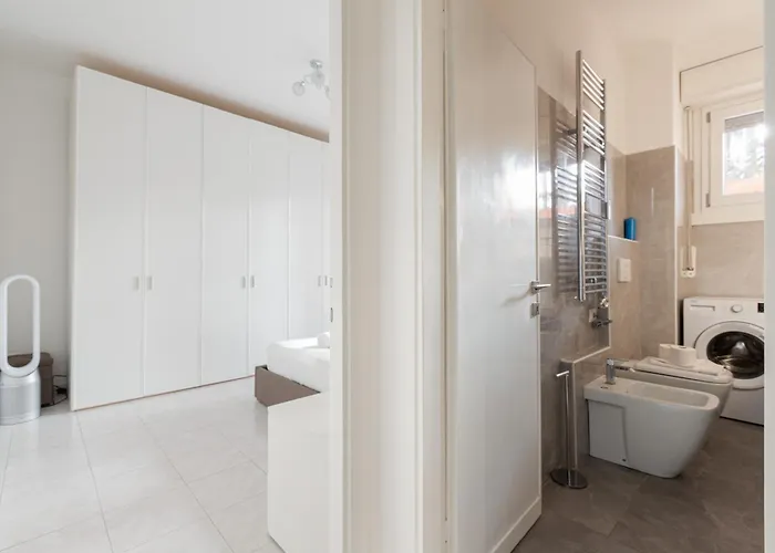 Guesthost - Corvetto M3 Bright With Balcony! Mediolan