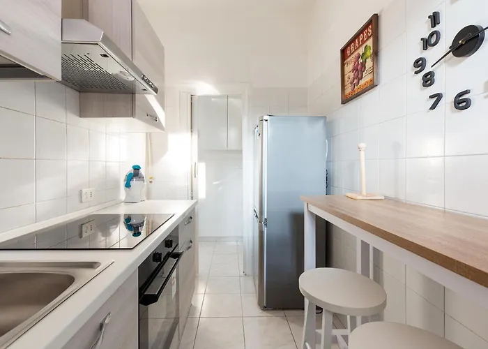Guesthost - Corvetto M3 Bright With Balcony! Apartament