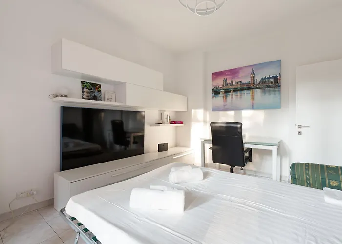 Guesthost - Corvetto M3 Bright With Balcony! Apartament