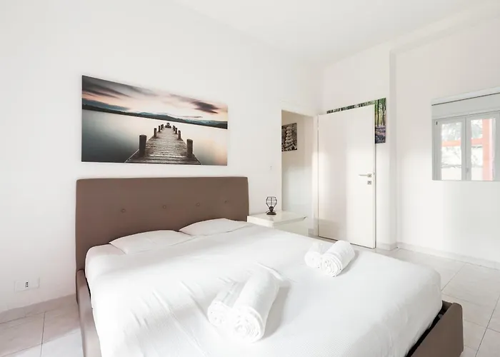 Guesthost - Corvetto M3 Bright With Balcony! Mediolan