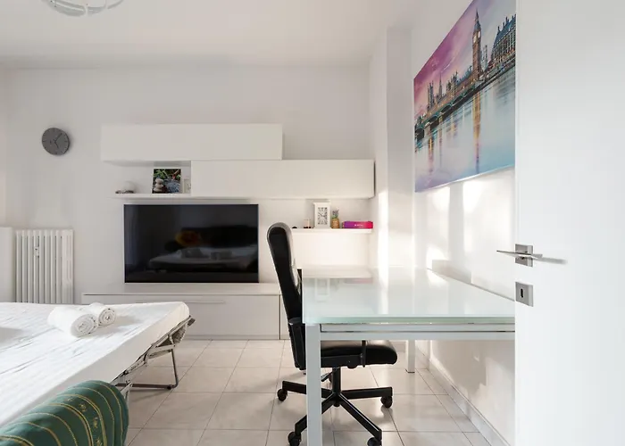 Guesthost - Corvetto M3 Bright With Balcony! Apartament