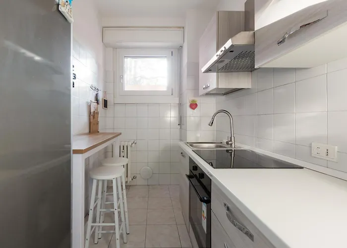 Guesthost - Corvetto M3 Bright With Balcony! Apartament *