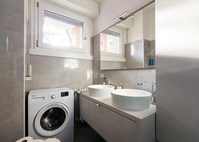 Guesthost - Corvetto M3 Bright With Balcony! Apartament