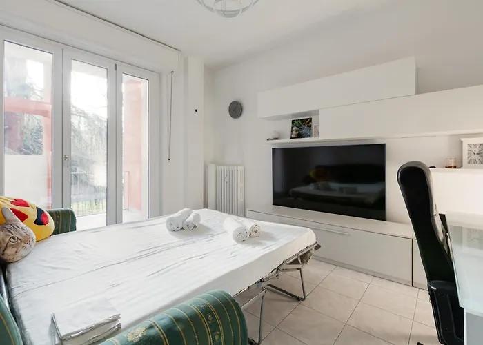 Guesthost - Corvetto M3 Bright With Balcony! Apartament Mediolan