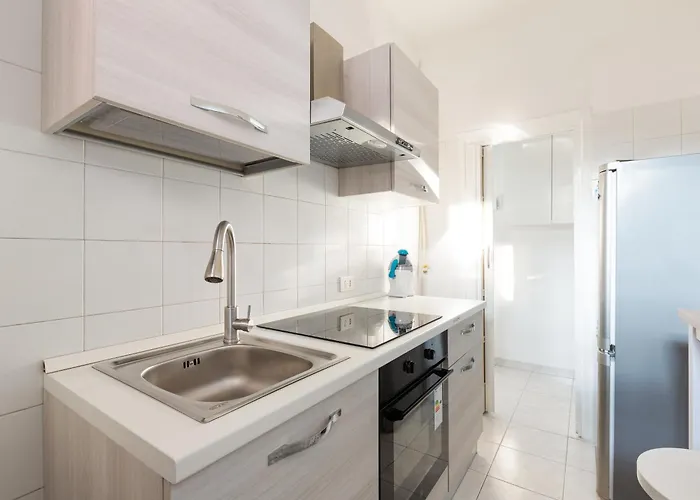 Guesthost - Corvetto M3 Bright With Balcony! Apartament Mediolan